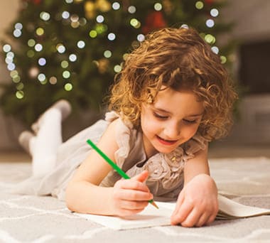 petite fille écrit au père Noël