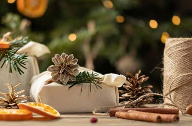décoration Noël : orange, cannelle, pomme de pin